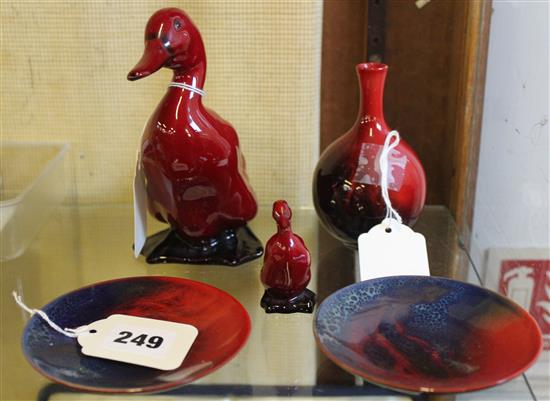 Two Royal Doulton Flambe ducks (one small), 2 Flambe Veined pin dishes & a similar small vase (5, vase a.f)